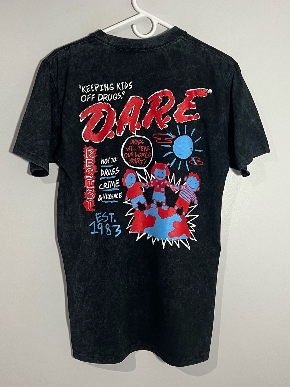 DARE D.A.R.E Keeping Kids Off Drugs Gray Red Short Sleeve T-Shirt Mens Medium